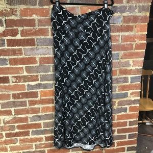 SOLD LuLaRoe -3X- Black Dandelion Maxi Skirt